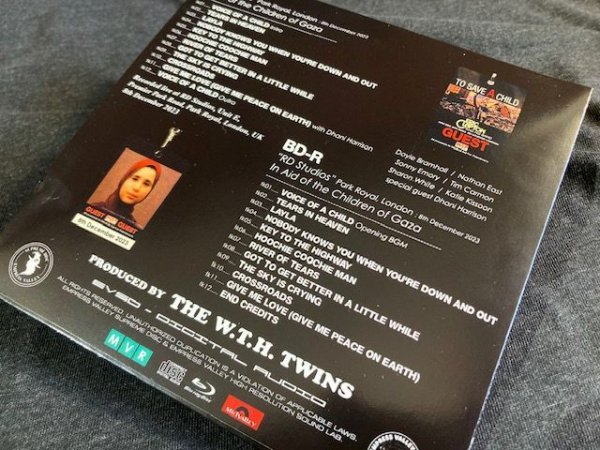 Photo2: ERIC CLAPTON - TO SAVE A CHILD CD + BONUS BLU RAY R BDR [EMPRESS VALLEY / MID VALLEY]  ★★★STOCK ITEM / SPECIAL PRICE★★★ (2)