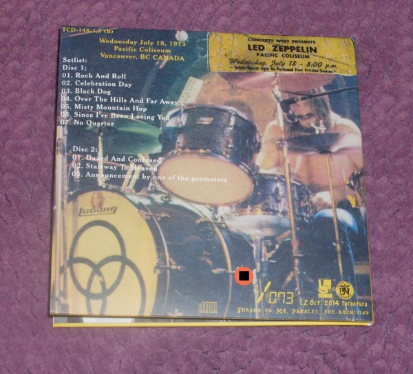 Photo2: LED ZEPPELIN - TAKING A SPIKED DRINK 2CD JACKET B  ROBERT PLANT [TARANTURA] ★★★STOCK ITEM / OUT OF PRINT / VERY RARE★★★ (2)