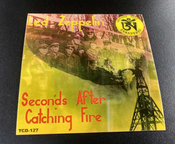 Photo2: LED ZEPPELIN - SECONDS AFTER CATCHING FIRE 2CD 3D COVERS LAST GIG 1969 [TARANTURA] ★★★STOCK ITEM / OUT OF PRINT / NO PASTE UP! / MEGA RARE★★★ (2)